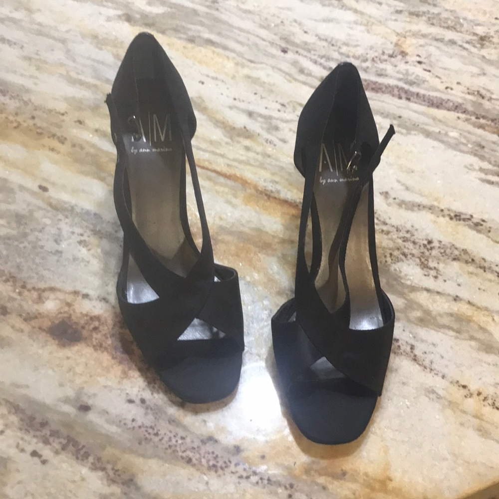 A/M by Ann Marino black heels